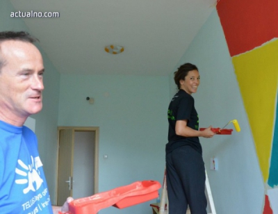 800 доброволeца ремонтираха училището за деца с увреден слух в София