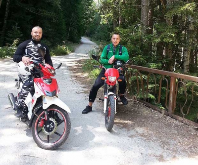 Athletes Emil Buzov and Yanko Kotev from Sandanski started painting the equipment under the temple in the region of Turichka church in Pirin mountain