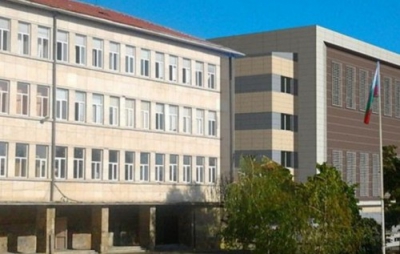 Бивши ученици от випуск 2002 дариха 8000 лв. на Математическата гимназия в Бургас